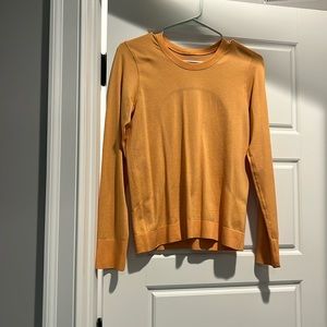 Lululemon swiftly, long sleeve in the color mango